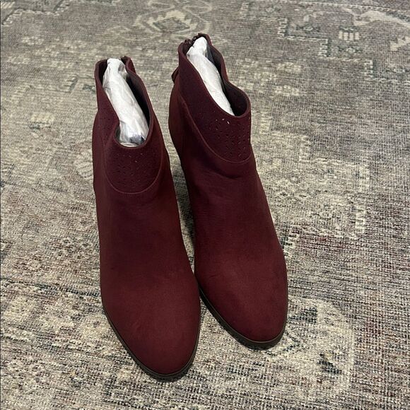 Violet & Red Jackson Lazer Cut Topline Burgundy Ankle Booties - Picture 3 of 6